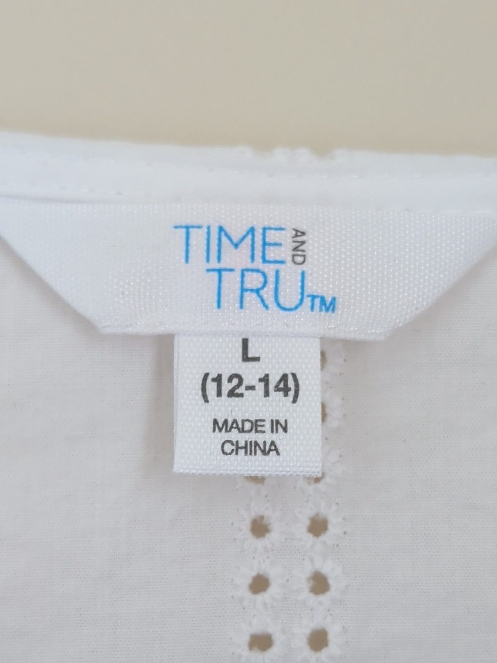 Label showing brand and size - Picture 2 of 6
